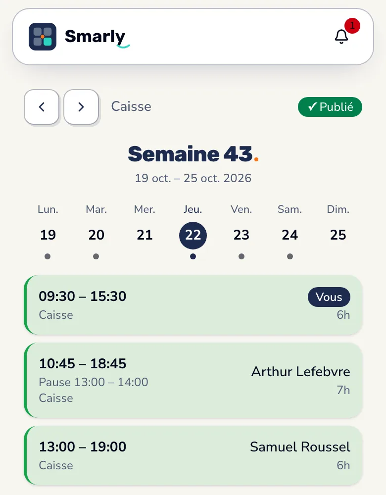 Dans Smarly, sur le téléphone d'une employée, le planning publié de la caisse, semaine 43 : le jeudi 22 octobre, ses horaires et ceux de ses deux collègues.