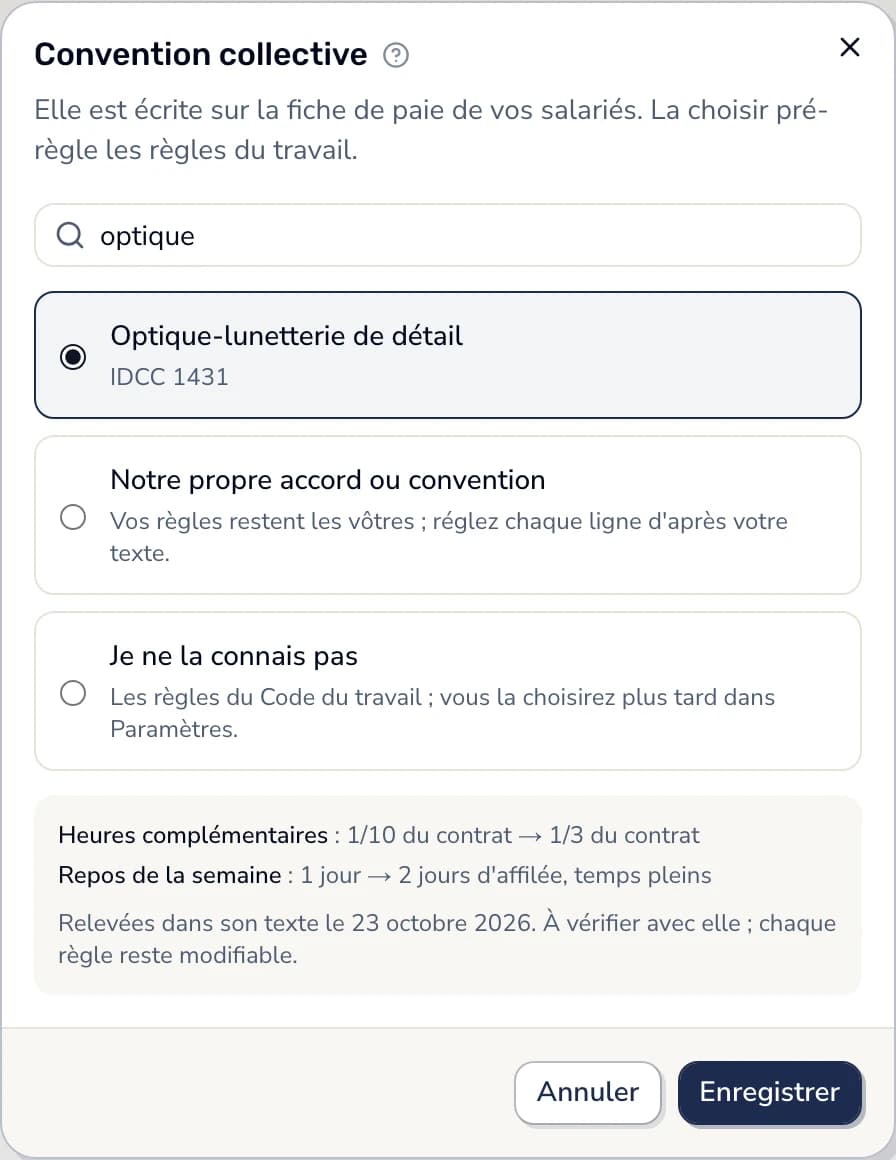 Dans Smarly, la fenêtre « Convention collective » : « optique » cherché, l'optique-lunetterie de détail (1431) choisie, et ce qui change : heures complémentaires au tiers du contrat, deux jours de repos d'affilée pour les temps pleins.